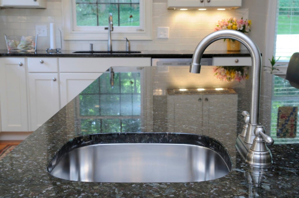 cleaning the stainless steel in your kitchen