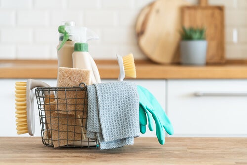 keeping kitchen clean