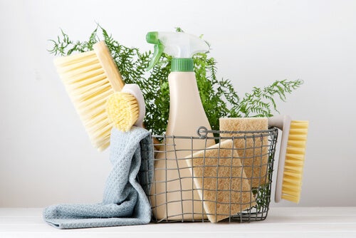 What is the best homemade cleaning solution